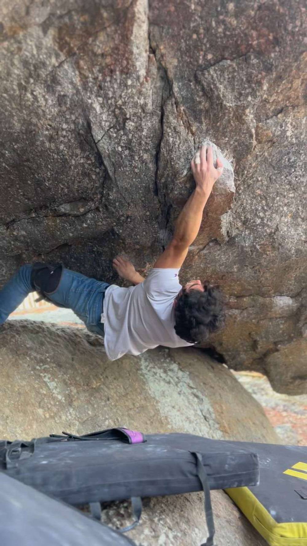 Blitzø v7, Dixon School Road - Beta Video from ian.climbs