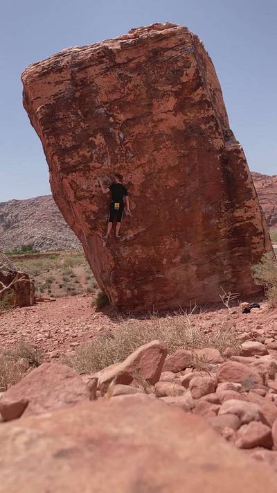 Perfect Poser v1, Red Rock - Beta Video from FreeYolo