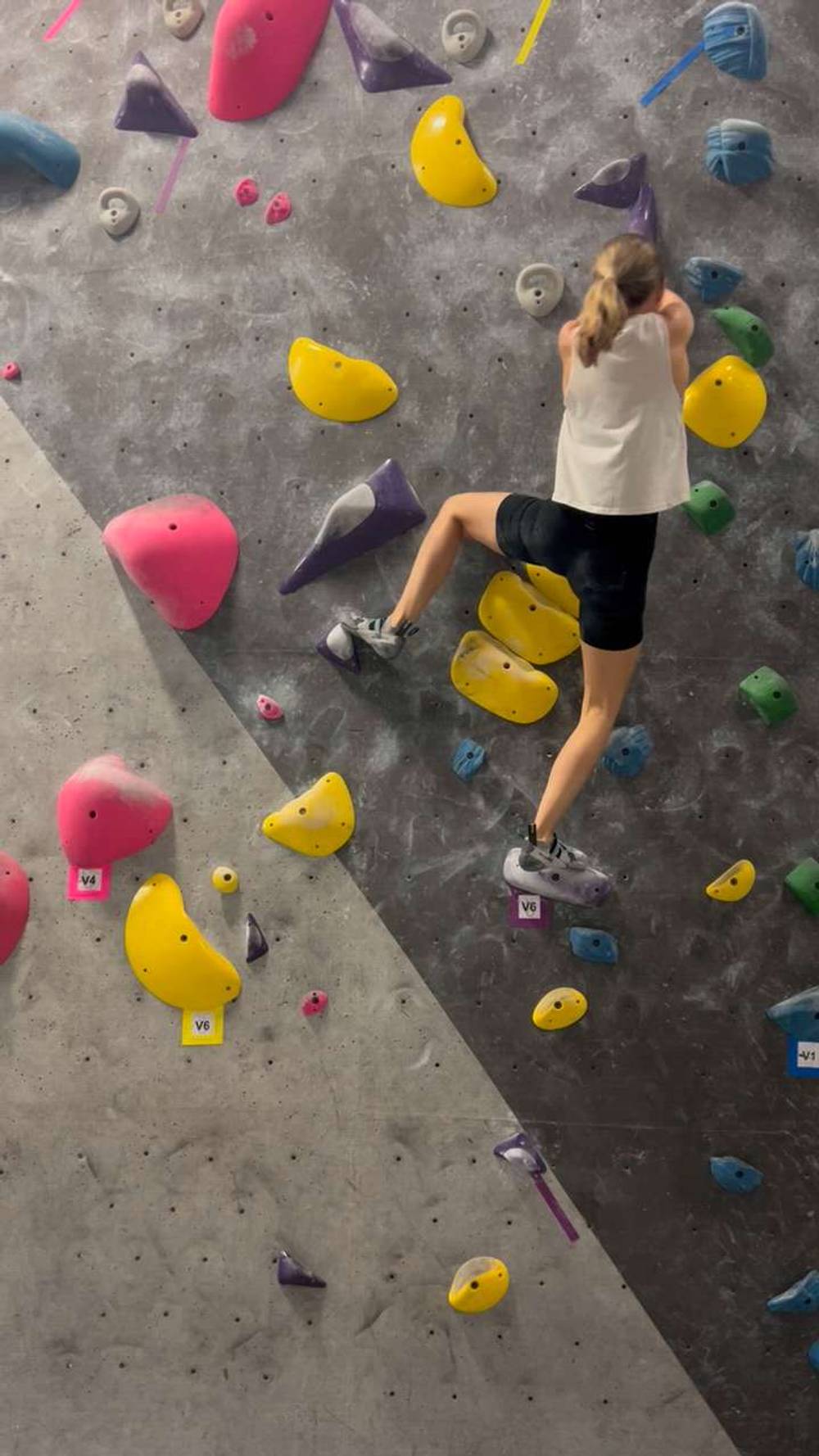 Purple v6, Black Rock Bouldering Gym - Beta Video from Maperr