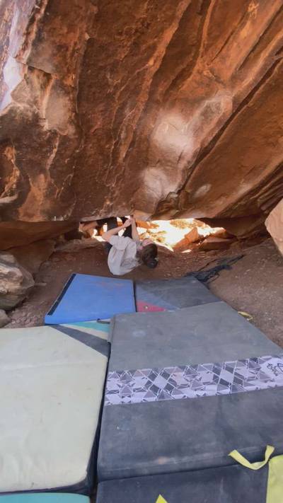 Show of Hands Sit v12, Moe's Valley - Beta Video from mcneely23