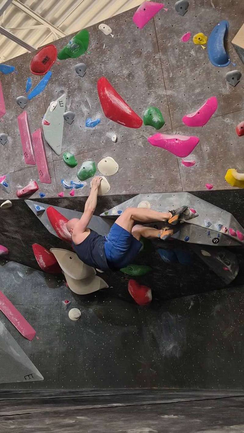White v5, Hogtown Boulders - Beta Video from philtered_phitness