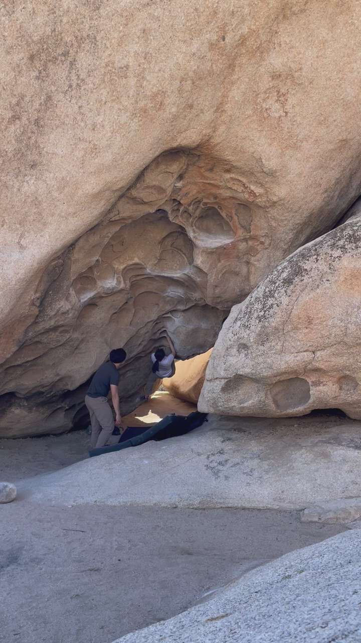 Caveman Finish v3 - Hidden Valley, Joshua Tree Bouldering - Watch