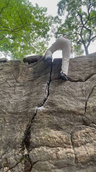 Buttcrack Attack v0, New York City - Beta Video from littlebox.climbs
