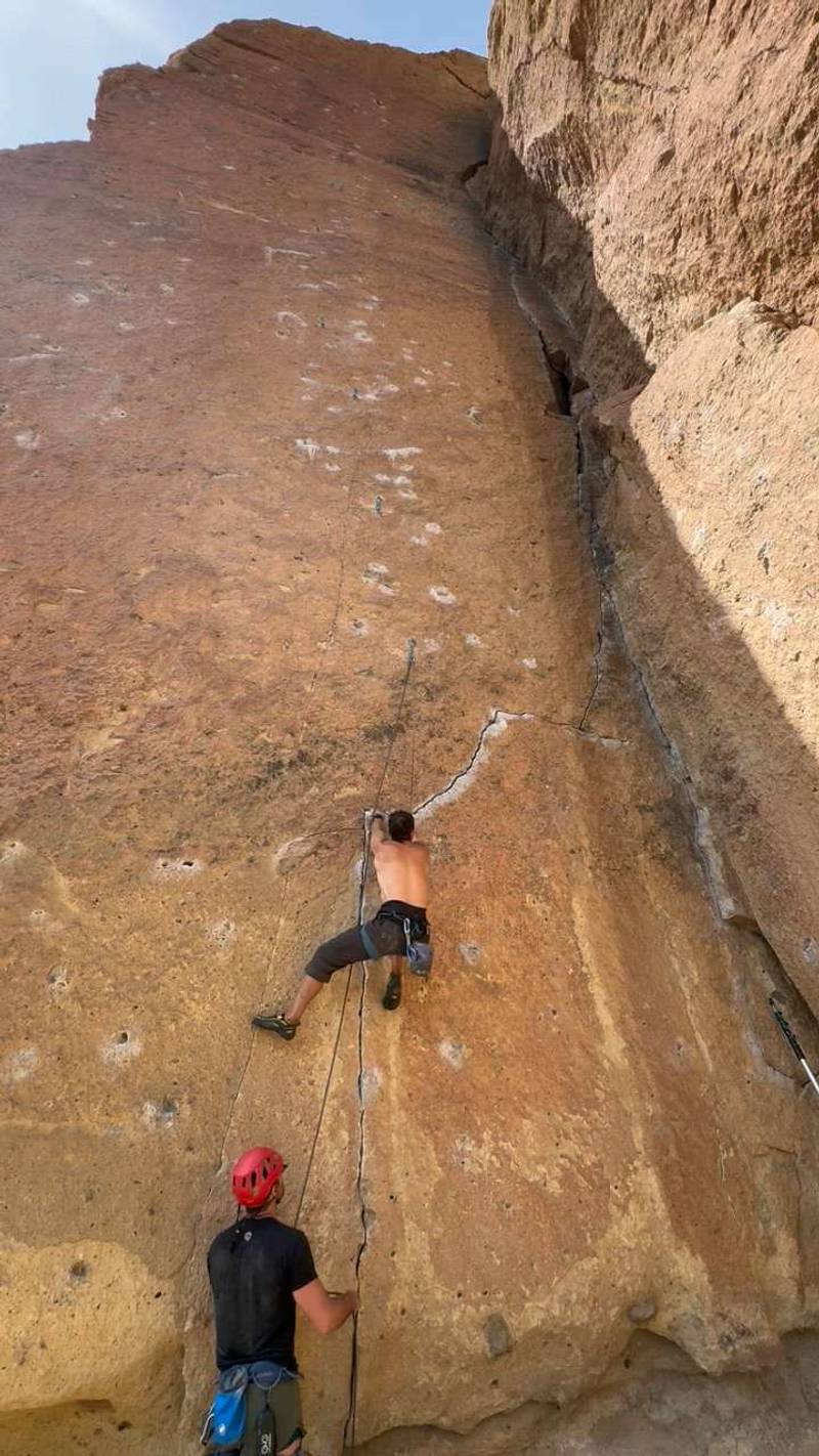 Heinous Cling Start 5.12a, Smith Rock - Beta Video from Canglim52