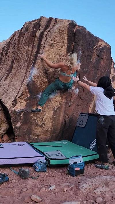 Van Betten Arete v4, Red Rock - Beta Video from liftingwithlia