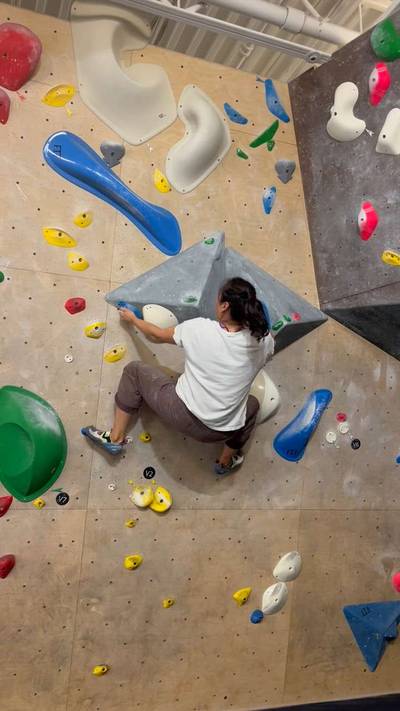 Blue v4, Hogtown Boulders - Beta Video from yoonbear