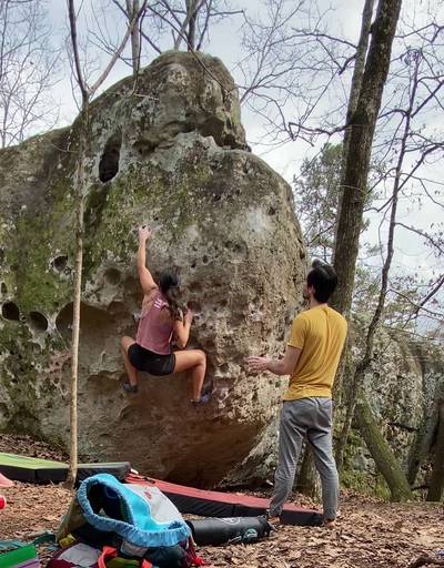 Cobble v5, Hospital Boulders - Beta Video from WahineClimbs