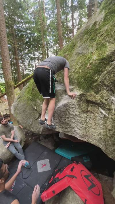 Largonian Bulge v2, Squamish - Beta Video from mattfischerclimbs