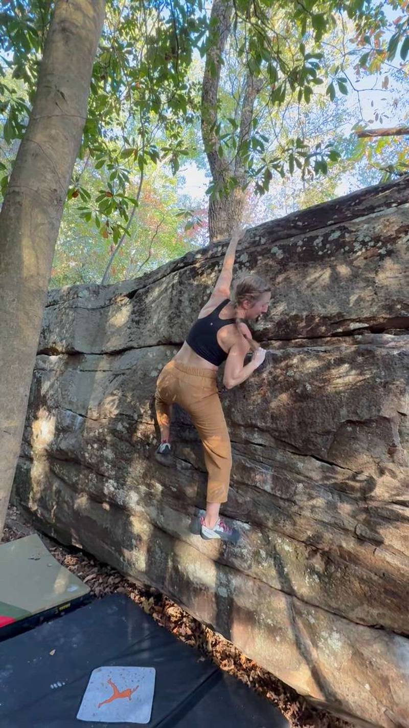 Boulder #1 v0, New River Gorge - Beta Video from meg.ascends