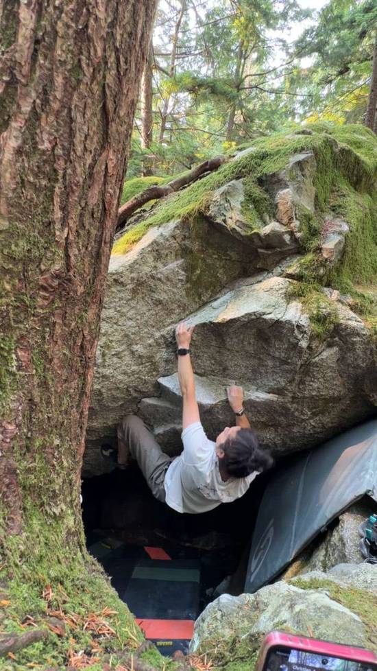 Poutine Cave v4, Squamish - Beta Video from leslita