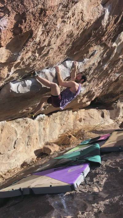 Warm Up Roof v4, Hueco Tanks - Beta Video from dirt_rocks_snow_water