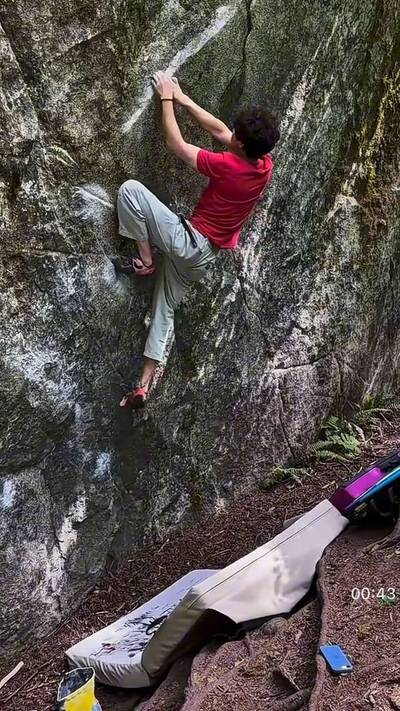 World's Best Boulder Problem v4, Squamish - Beta Video from Joshtree