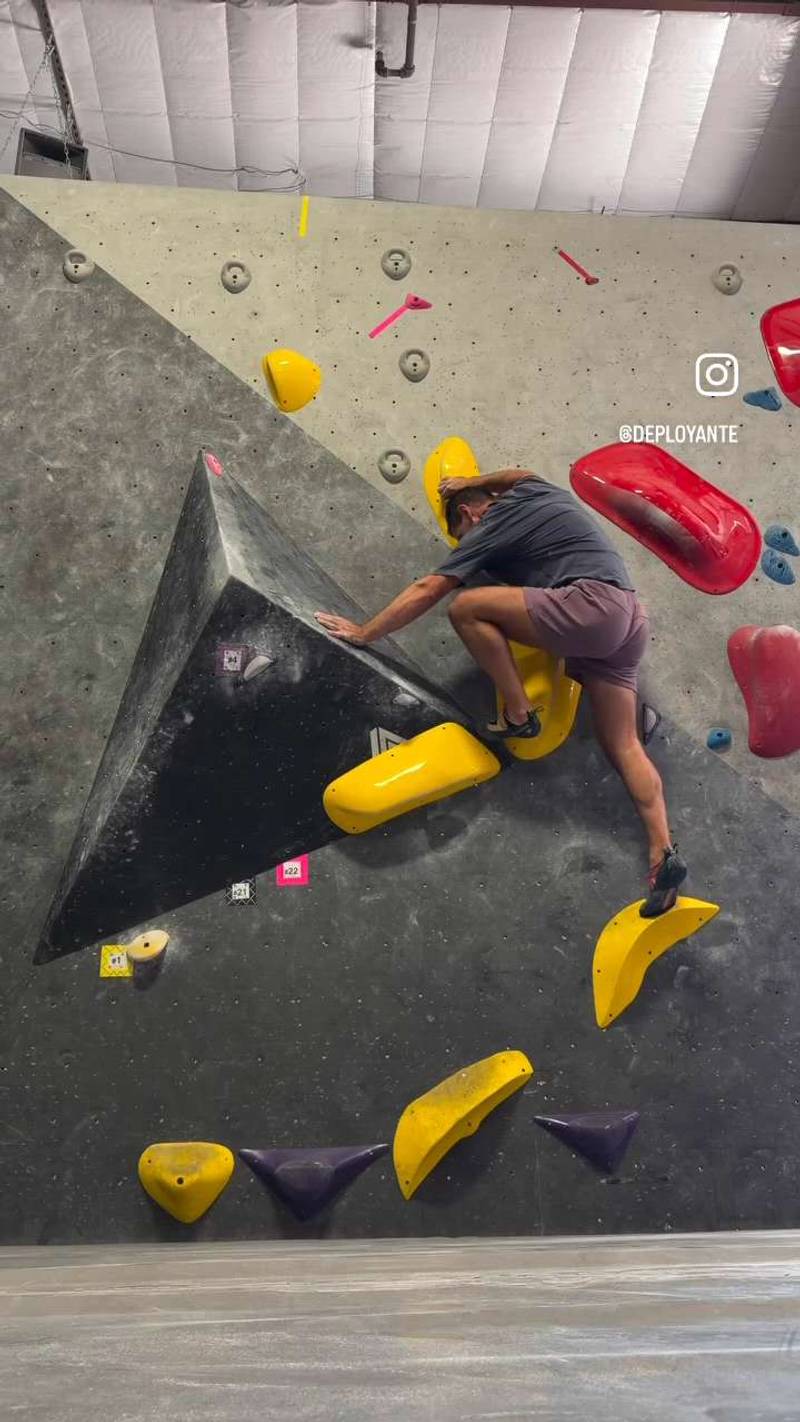 Yellow #1, Boulder, Black Rock Bouldering Gym - Beta Video from Deployante