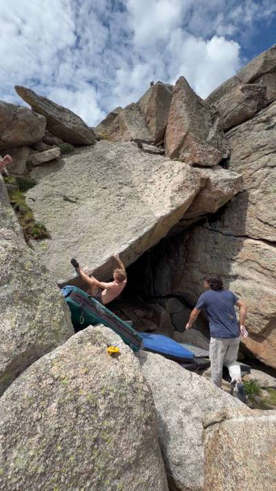 Oscar the Grouch Sit v7, Lincoln Lake - Beta Video from dan_climbs_rocks_