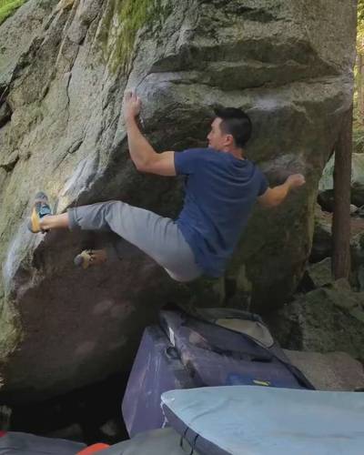 The Stinger Low v10, Squamish - Beta Video from drjeffclimbs