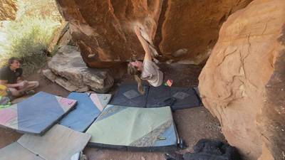 Show of Hands v10, Moe's Valley - Beta Video from ashley