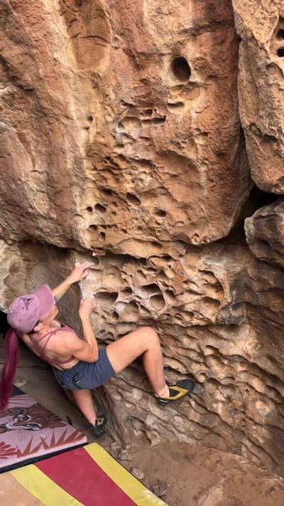 Bog Traverse v1, Hueco Tanks - Beta Video from JoanieMars