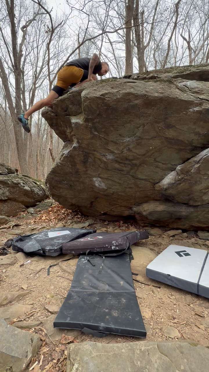Barrel Roll v3 - Blue Ridge Parkway Bouldering - Watch Beta Videos