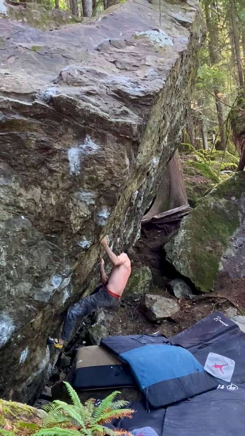 Falkor’s Flight v7, Comox Lake - Beta Video from WheresTyler