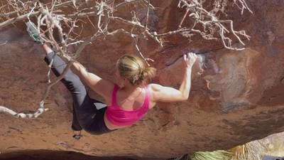 Big Iron on His Hip v7, Hueco Tanks - Beta Video from Jeanes
