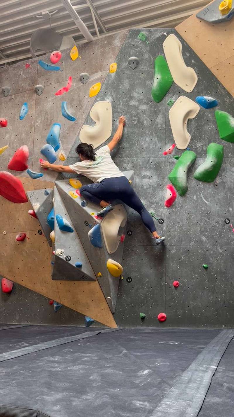 Pink v4, Hogtown Boulders - Beta Video from yoonbear