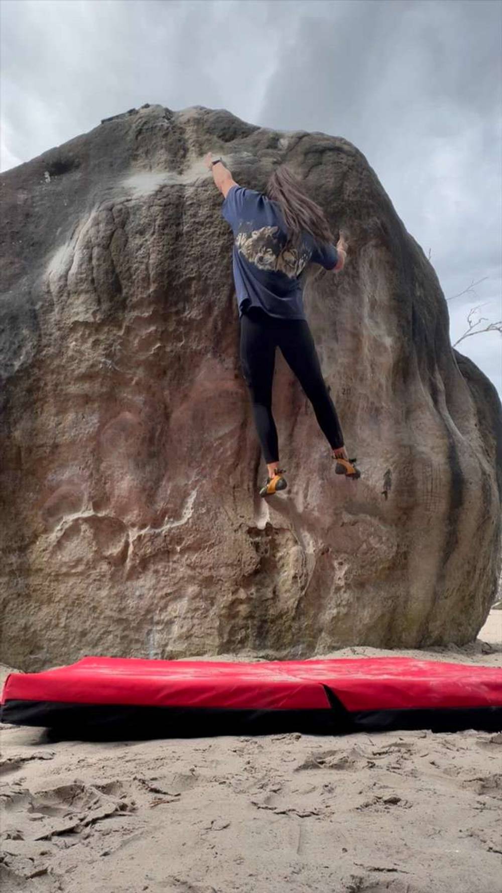 Le Surplomb Du Lépreux v3, Fontainebleau - Beta Video from LittleBetaBird