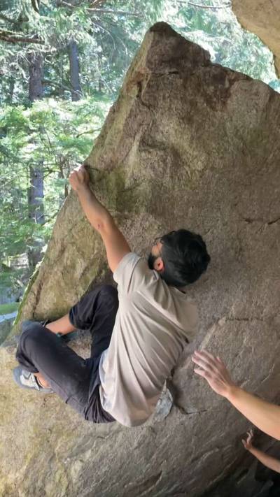 Ryan's Basement Left v4, Squamish - Beta Video from carlo.climbs