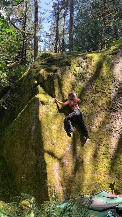 Amphitheatre Left v1, Squamish - Beta Video from liftingwithlia