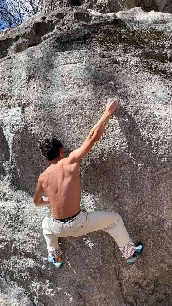 Loomis' Variation v7, Rumbling Bald - Beta Video from ian.climbs