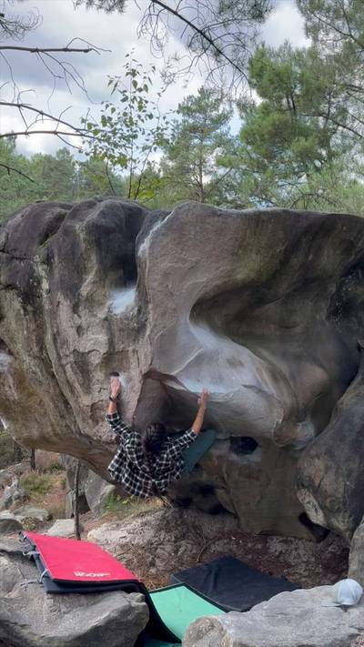 Duel Dans La Lune v5, Fontainebleau - Beta Video from LittleBetaBird