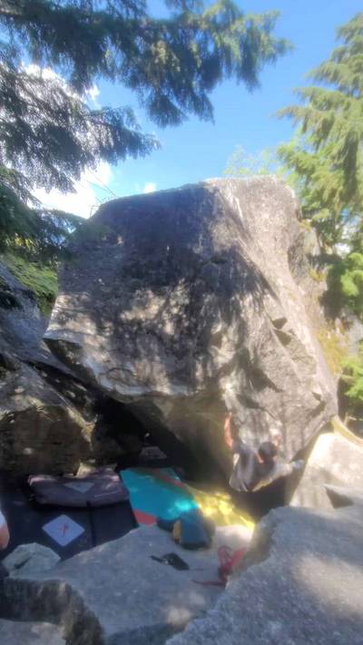 Viaje al Fin del Mundo v10, Squamish - Beta Video from climbingsucks