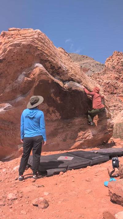 Pyramid Traverse v1, Red Rock - Beta Video from ywu_climbing