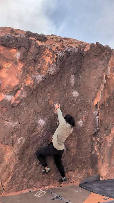 Pearl - Northeast Face Center v2, Red Rock - Beta Video from ywu_climbing