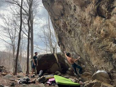 Gin and Seven v7, New River Gorge - Beta Video from ian.climbs