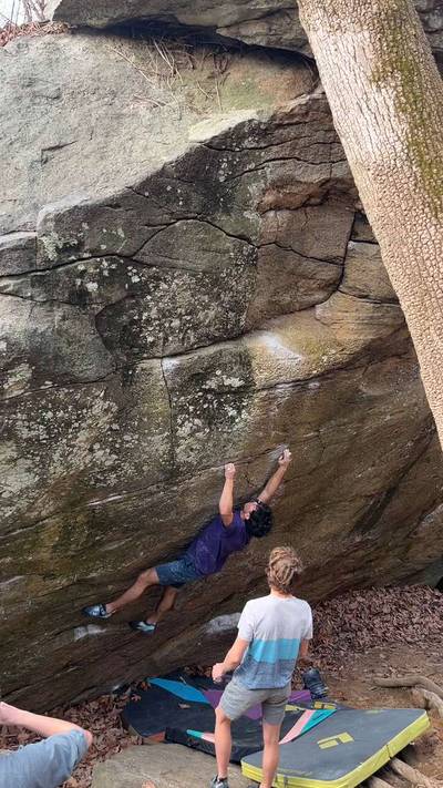 Pit BBQ v6, Rumbling Bald - Beta Video from ian.climbs