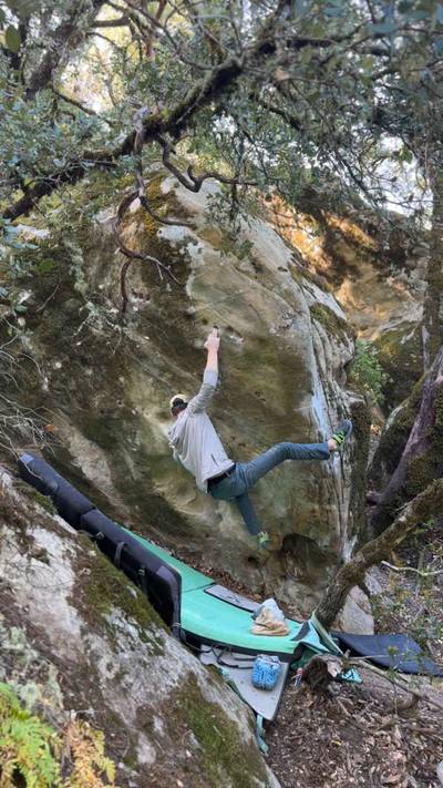 Small Pockets Low v8, Castle Rock State Park - Beta Video from joegutkowski