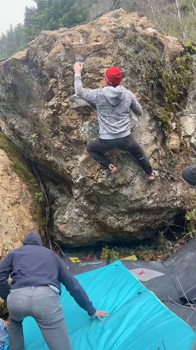 Mosquito Buffet v3, Comox Lake - Beta Video from Bouldering_Bushido