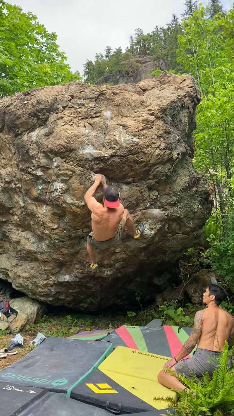 Sneaky Ginger v4, Comox Lake - Beta Video from Bouldering_Bushido