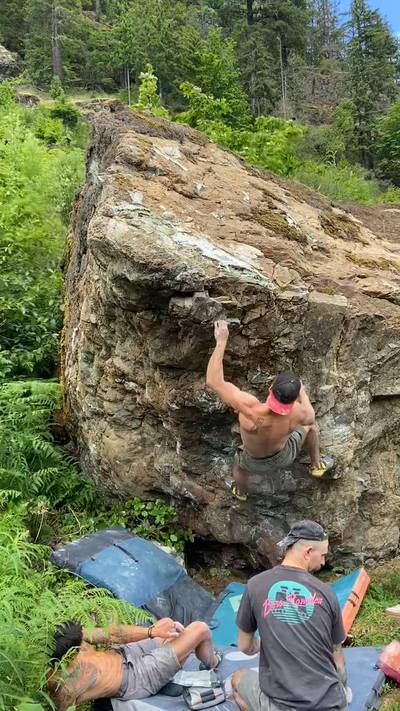 Can I Have a Hug? v4, Comox Lake - Beta Video from Bouldering_Bushido