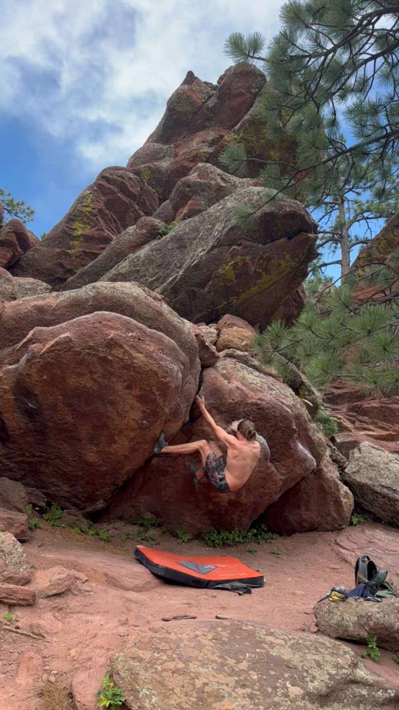 Boulders Traverse v2, Flagstaff Mountain, CO - Beta Video from Chris_Ol