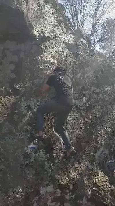Howard Problem v4, Hospital Boulders - Beta Video from Mjclimber