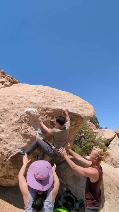 Bulgemaster v2, Joshua Tree - Beta Video from bouldering_wonton