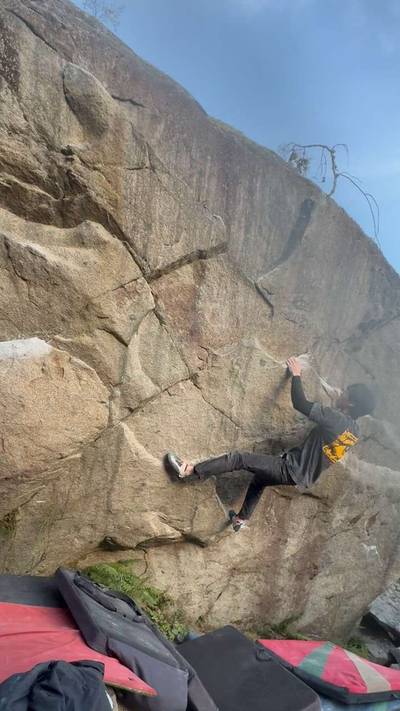 Equinox v10, Gold Bar - Beta Video from climb_ryan