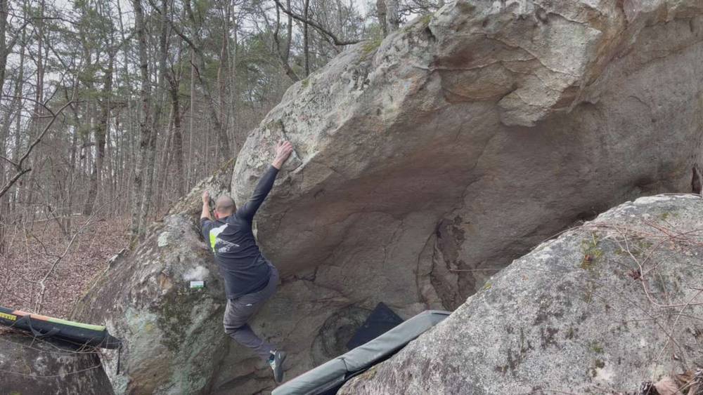 Bed Head Traverse v5, Hospital Boulders - Beta Video from MarioTheClimber