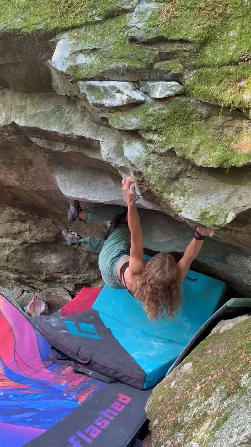 Terry's undies v8, Squamish - Beta Video from climbingchelchel