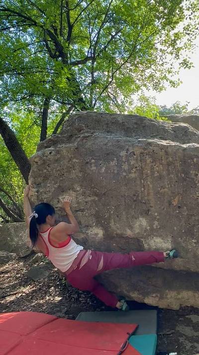 Northwest Arete v3, Barton Creek Greenbelt - Beta Video from urmomsbeta