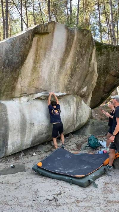 Rainbow Rocket v11, Fontainebleau - Beta Video from CLIMBE