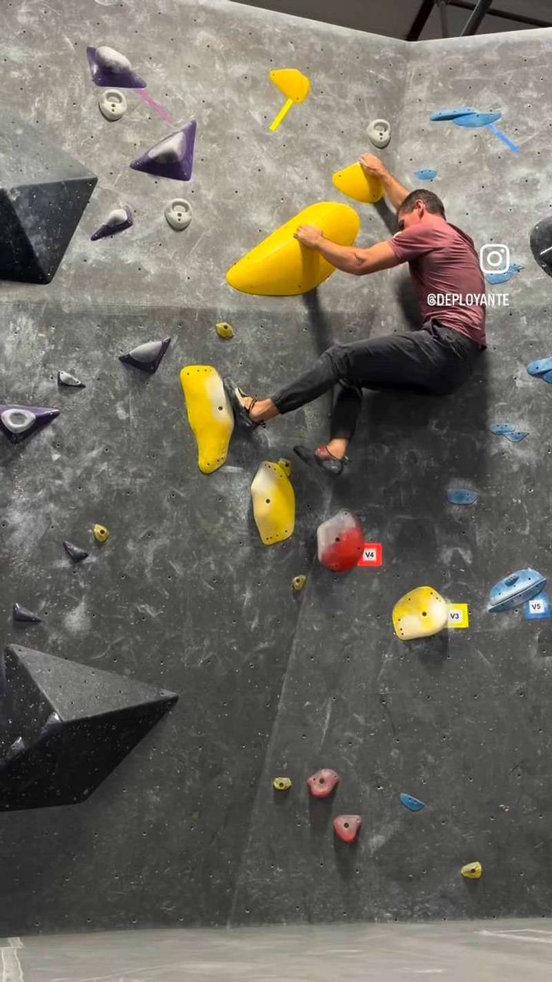 Yellow v3, Black Rock Bouldering Gym - Beta Video from Deployante