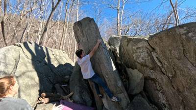 Wooly Saketh v4, Rumbling Bald - Beta Video from ian.climbs