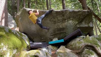 Lip-Smack Traverse v4, Squamish - Beta Video from Jer_on_the_rocks